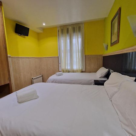 Pension Izar Bat Guesthouse San Sebastián Eksteriør bilde